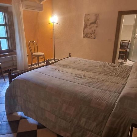 B&B Di Luisa Ledda Ales Екстер'єр фото